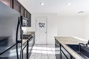 6038 S Kirtley Dr, Tucson, AZ 85706 - Photo 13