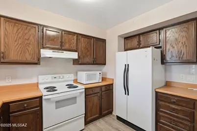 1041 S Abrego Drive, Green Valley, AZ 85614 - Photo 9