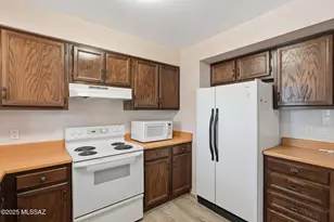 1041 S Abrego Dr, Green Valley, AZ 85614 - Photo 9