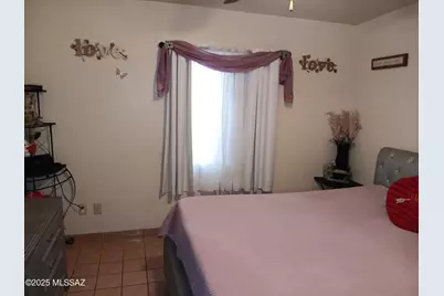 426 E Blacklidge Drive, Tucson, AZ 85705 - Photo 9