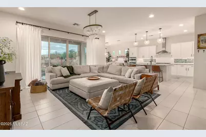 685 E Romsdalen Road, Oro Valley, AZ 85755 - Photo 9