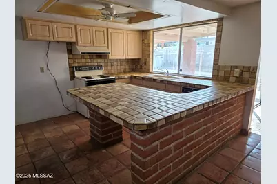 8438 E 5th Street, Tucson, AZ 85710 - Photo 3