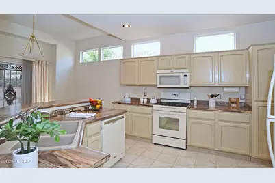 14035 N Biltmore Drive, Oro Valley, AZ 85755 - Photo 11