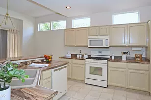 14035 N Biltmore Dr, Oro Valley, AZ 85755 - Photo 11