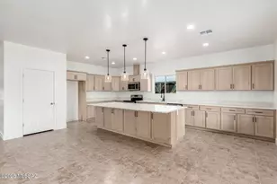 12636 N Hendricks Dr, Marana, AZ 85653 - Photo 11