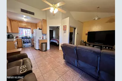 425 E 35th Street, Tucson, AZ 85713 - Photo 15