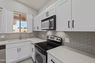 4687 S Holly Rose Drive, Green Valley, AZ 85622 - Photo 9