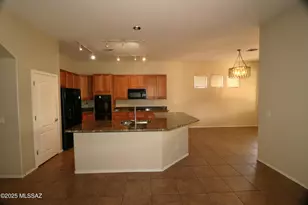 8222 N Sombrero Point Dr, Tucson, AZ 85743 - Photo 9