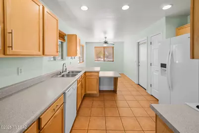 2119 W Painted Sunset Circle, Tucson, AZ 85745 - Photo 7