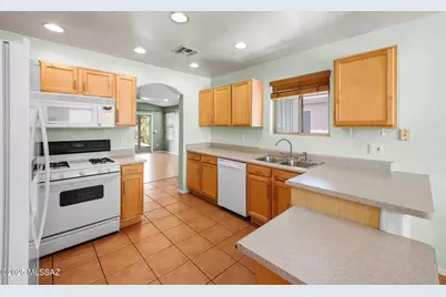 2119 W Painted Sunset Circle, Tucson, AZ 85745 - Photo 9
