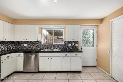 4386 E Fort Lowell Road, Tucson, AZ 85712 - Photo 11