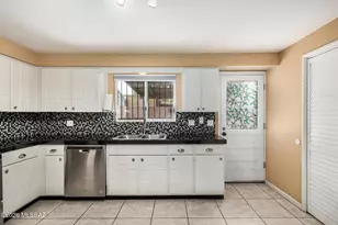 4386 E Fort Lowell Rd, Tucson, AZ 85712 - Photo 11