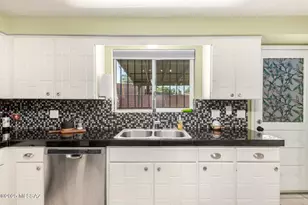 4386 E Fort Lowell Rd, Tucson, AZ 85712 - Photo 9