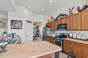 7975 N Higgins Feather Dr, Tucson, AZ 85743 - Photo 11