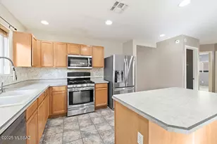 10440 E Bridgeport St, Tucson, AZ 85747 - Photo 9