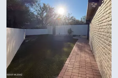 9780 E Hollow Place, Tucson, AZ 85748 - Photo 15