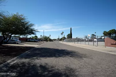 7026 E Calle Ileo, Tucson, AZ 85710 - Photo 27