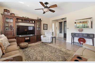 2196 E Thunderchief Drive, Green Valley, AZ 85614 - Photo 9