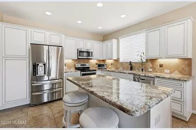 2196 E Thunderchief Drive, Green Valley, AZ 85614 - Photo 11