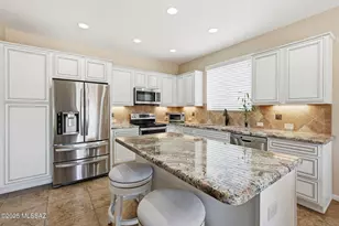 2196 E Thunderchief Dr, Green Valley, AZ 85614 - Photo 11