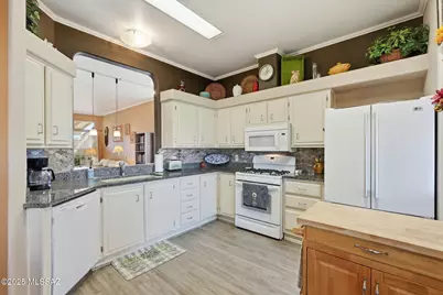 567 W Parkwood Court, Green Valley, AZ 85614 - Photo 5