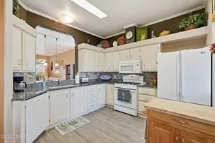 567 W Parkwood Ct, Green Valley, AZ 85614 - Photo 5