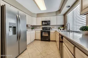 625 N Sunstream Ln, Tucson, AZ 85748 - Photo 9