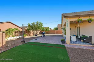 8298 W Green Kingfisher Ln, Tucson, AZ 85757 - Photo 1