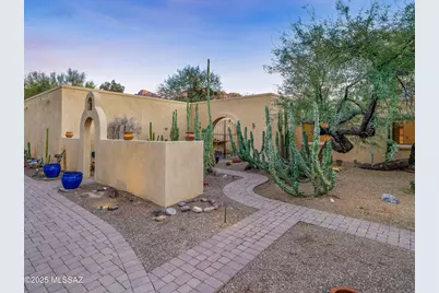 565 W Golf View Drive, Oro Valley, AZ 85737 - Photo 5