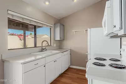 9985 E Banister Drive, Tucson, AZ 85730 - Photo 11