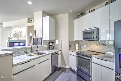 695 W Vistoso Highlands Drive #108, Oro Valley, AZ 85755 - Photo 3