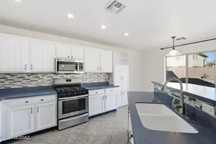 640 W Emerald Key Dr, Green Valley, AZ 85614 - Photo 11