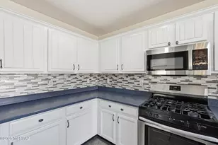 640 W Emerald Key Dr, Green Valley, AZ 85614 - Photo 13