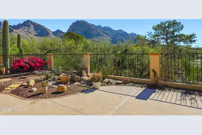 848 E Camino Diestro, Oro Valley, AZ 85704 - Photo 1