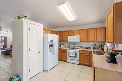 2081 W Cholla Vista Drive, Tucson, AZ 85704 - Photo 17