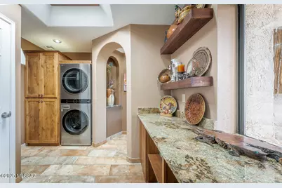 1118 W Circulo Del Sur, Green Valley, AZ 85614 - Photo 9