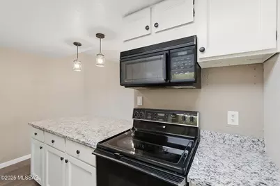 301 N Paseo De Los Conquistadores, Green Valley, AZ 85614 - Photo 13