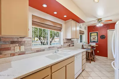 1985 S San Vincent Drive, Green Valley, AZ 85614 - Photo 15
