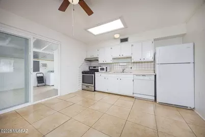 390 N Silverbell Road, Tucson, AZ 85745 - Photo 5