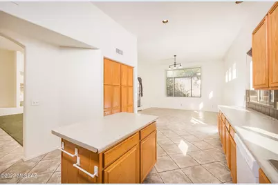 8418 N Sunny Rock Ridge Drive, Tucson, AZ 85743 - Photo 7