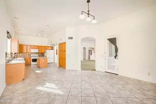 8418 N Sunny Rock Ridge Dr, Tucson, AZ 85743 - Photo 9