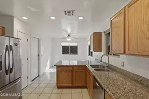 8807 E Mountain Spring Dr, Tucson, AZ 85747 - Photo 7