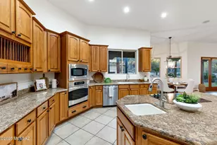 10500 N Starsearcher Pl, Oro Valley, AZ 85737 - Photo 31