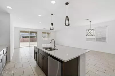 12105 W Avianna Way, Marana, AZ 85653 - Photo 11