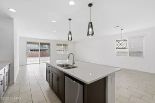 12105 W Avianna Wy, Marana, AZ 85653 - Photo 11