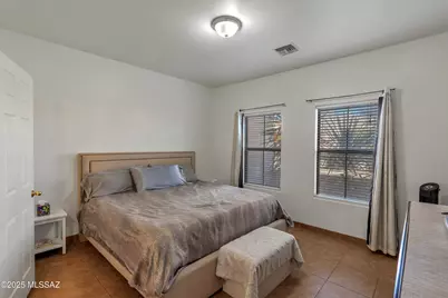 1999 W Bramburgh Court, Tucson, AZ 85713 - Photo 9