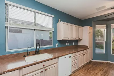 9469 N Twinkling Shadows Way, Tucson, AZ 85743 - Photo 17