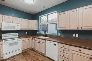 9469 N Twinkling Shadows Way, Tucson, AZ 85743 - Photo 15