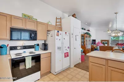 9091 N Ironwood Bluffs Lane, Tucson, AZ 85742 - Photo 5