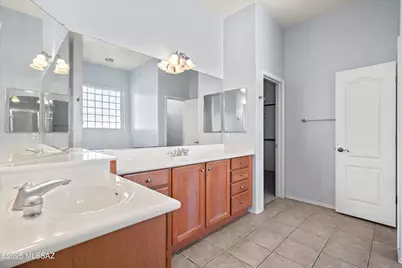 7649 S Pacific Willow Drive, Tucson, AZ 85747 - Photo 17